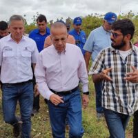 Rosales apoya y estimula a productores para activar la economía zuliana