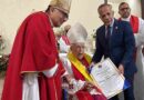 Gobernador  impuso Orden Relámpago del Catatumbo a Monseñor Roberto Lückert por 38 años de vida episcopal