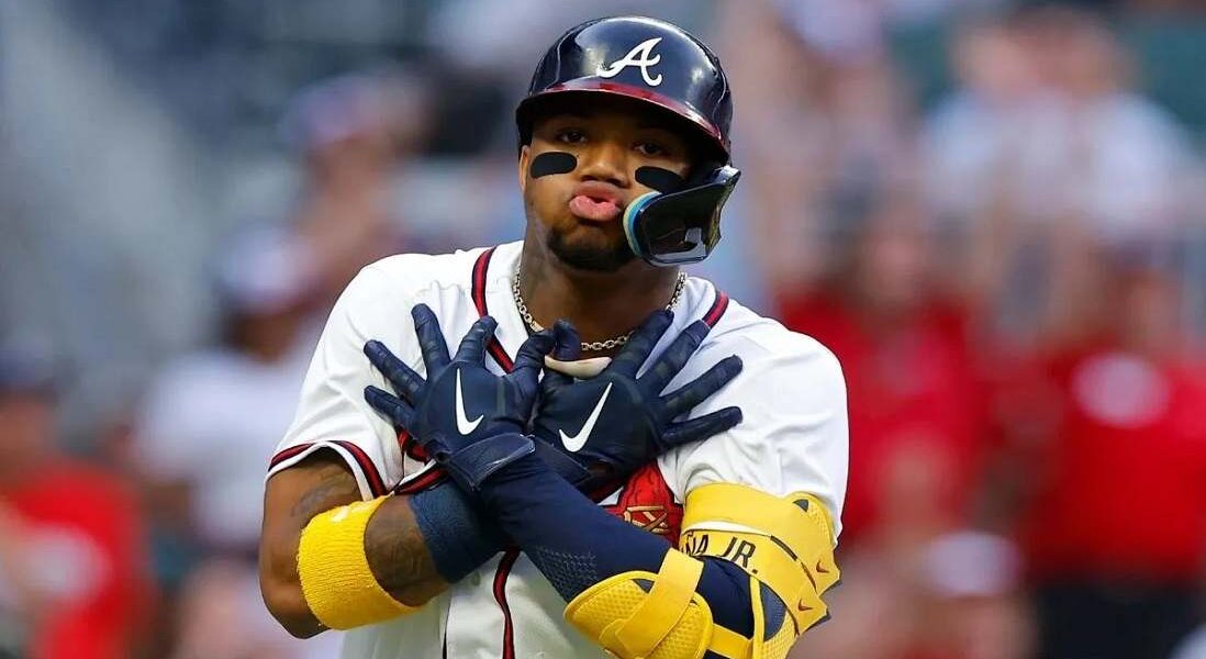 Ronald Acuña operado con éxito de la rodilla izquierda