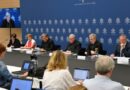Vaticano presenta «Instrumentum Laboris» y refleja debates sobre pastoral LGTBQ y el sacerdocio femenino
