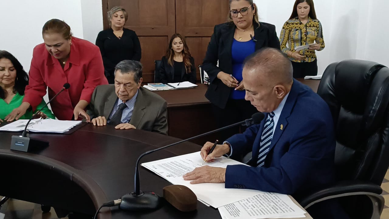Gobernador Rosales firmó acuerdo marco para el diseño e implantación de planes para la adaptación y mitigación del cambio climático en el Zulia