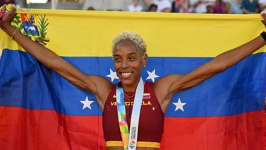 Yulimar Rojas recibió la medalla de oro en el Mundial de Budapest