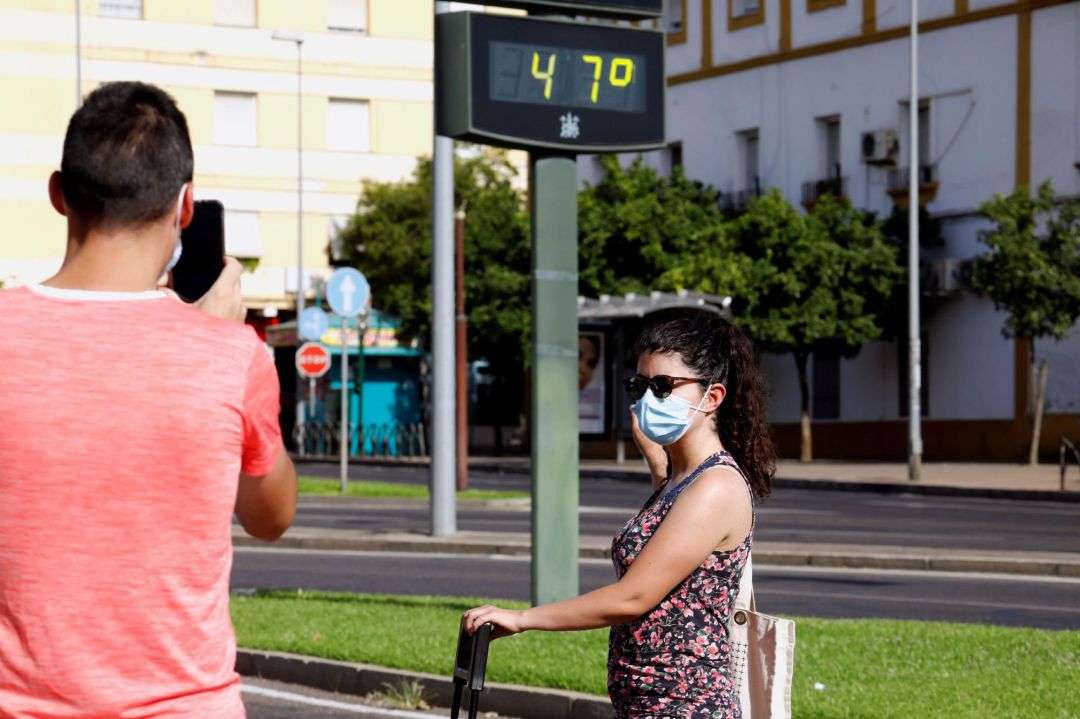 España en alerta por ola de calor tras fin de semana de incendios