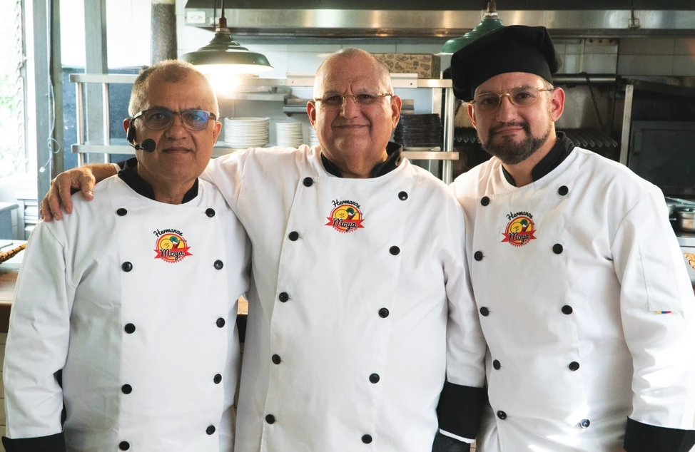 Hermanos Moya, 50 años haciendo arepas en Margarita en familia