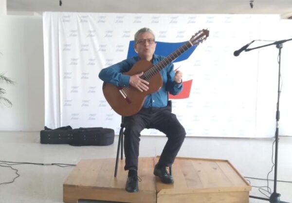 Maestro Luis Quintero  homenajeó a Alirio Díaz y Rodrigo Riera con Concierto de Guitarra