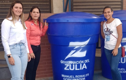 Gobernación beneficia a  familias de Los Haticos con tanques de agua y aparatos ortopédicos