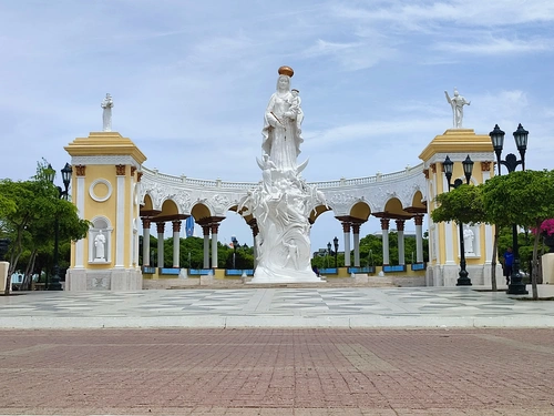 Escultura de La Chinita, en su monumento, Maracaibo