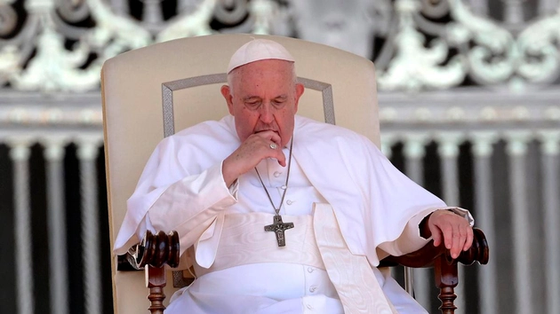 El Papa Francisco exhorta en el Ángelus a no apartar nunca los ojos de la luz de Jesús