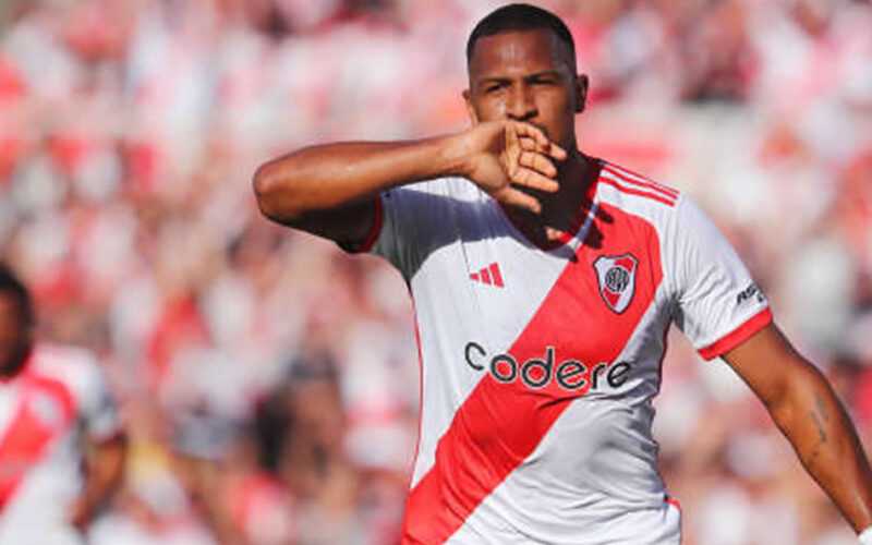 Salomón Rondón marca y le da la victoria a River Plate