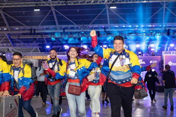 Team Venezuela se titula Campeón Mundial en Robótica en el First Global Challenge