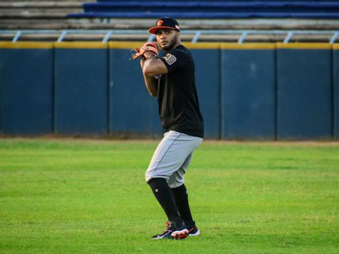 Ángel Reyes destaca entre los jugadores de Águilas en el exterior