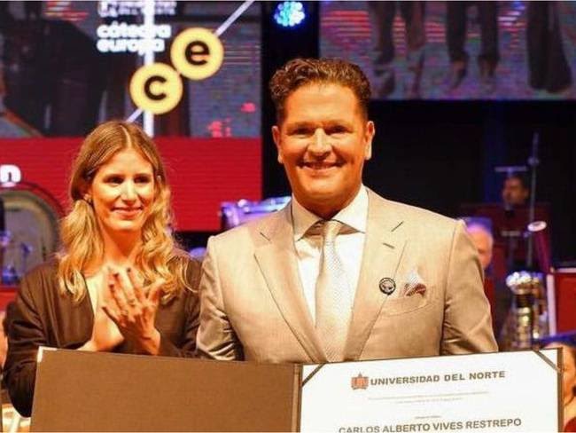 Carlos Vives recibe un doctorado honoris causa en Colombia