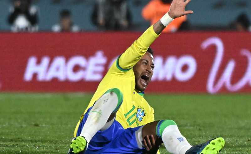 Neymar será operado de la rodilla izquierda