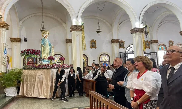 Rosales pidió a la Virgen de la Medalla Milagrosa por el florecimiento del Zulia y Venezuela