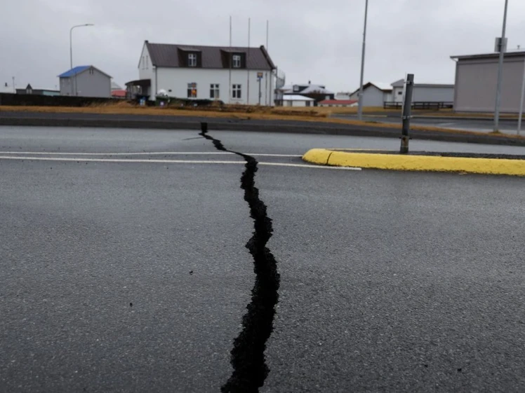 Islandia se prepara para posible erupción del volcán tras intensos sismos