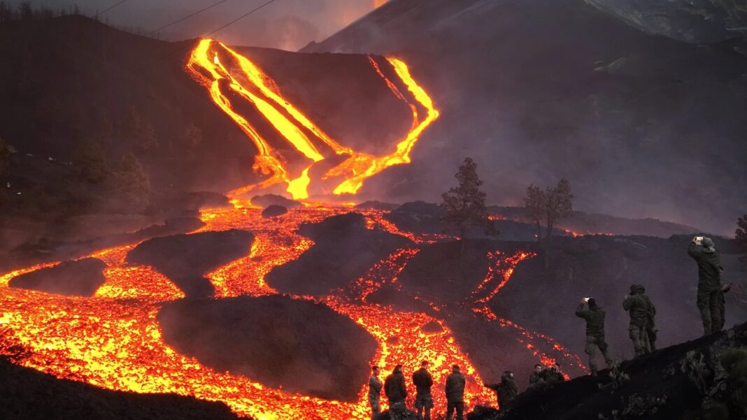Islandia declara emergencia tras una serie de terremotos y advierte de erupción de volcán