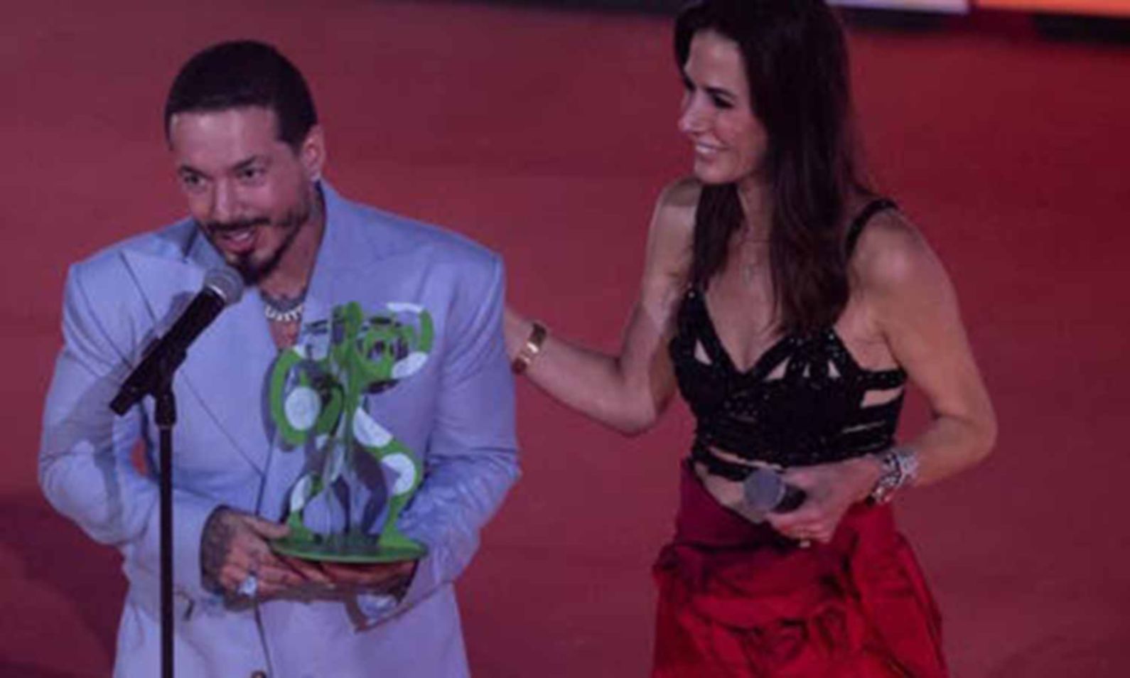 J Balvin fue nombrado Ícono Latino de la Moda en los Latin American Fashion Awards