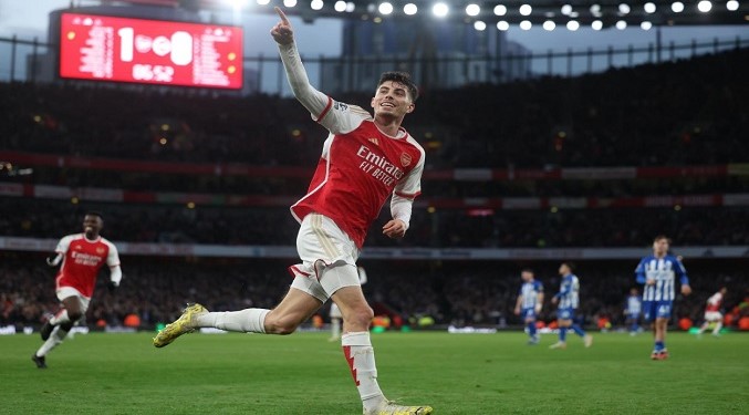 Arsenal regresa a lo más alto de la Premier League