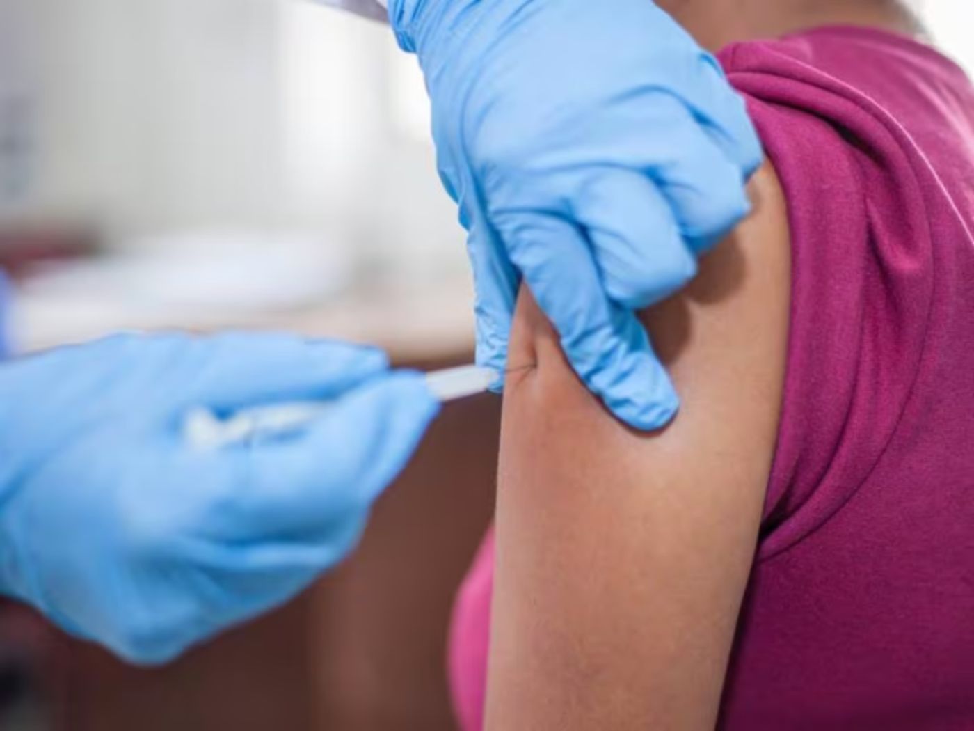 La vacuna de Moderna y Merck contra el cáncer de piel reduce a la mitad el riesgo de volver a tener un melanoma