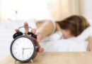 Posponer la alarma en las mañanas afecta el ciclo del sueño y cansarnos más, según expertos