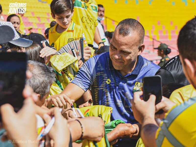 Así reciben a Rafael Dudamel en el Atlético Bucaramanga de Colombia