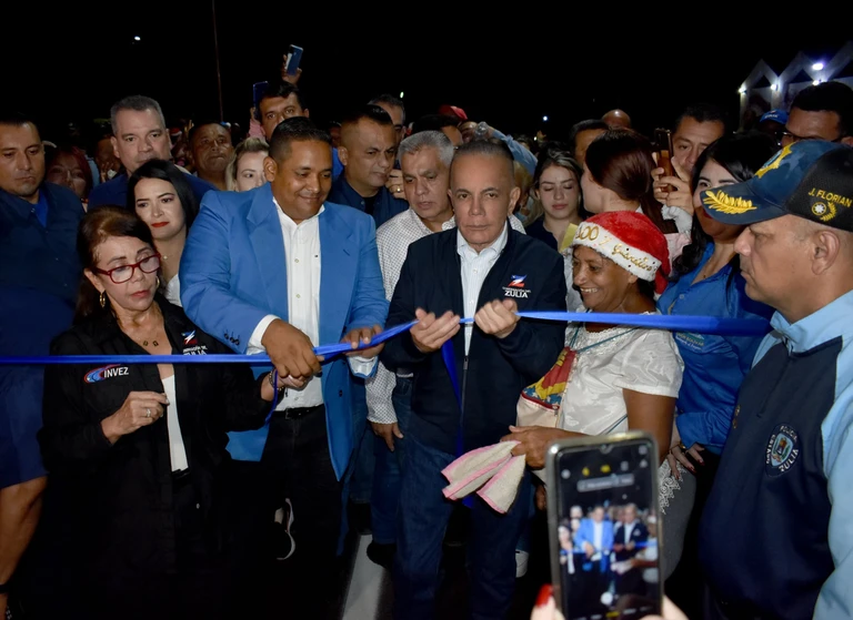 «Rosales inauguró con el Alcalde de Simón Bolivar Centro Clínico Ambulatorio y Vialidad en Tía Juana»