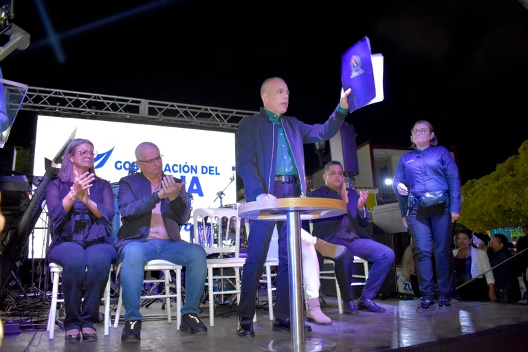 Gobernador firmó en Santa Lucía Decreto que crea el Día del Guarachero Zuliano