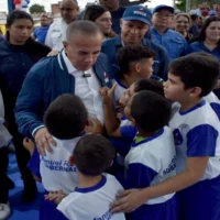 Gobernador inauguró en Santa Lucía cancha «Román Vílchez» para la cultura y el deporte