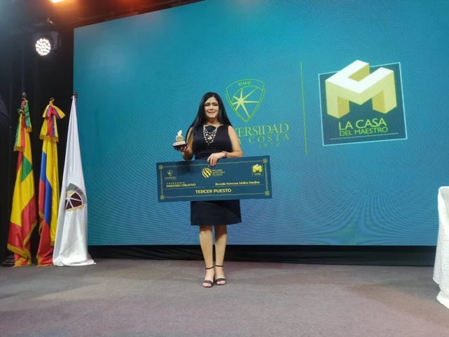 Docente venezolana gana el premio “Maestro de la Costa” en Colombia