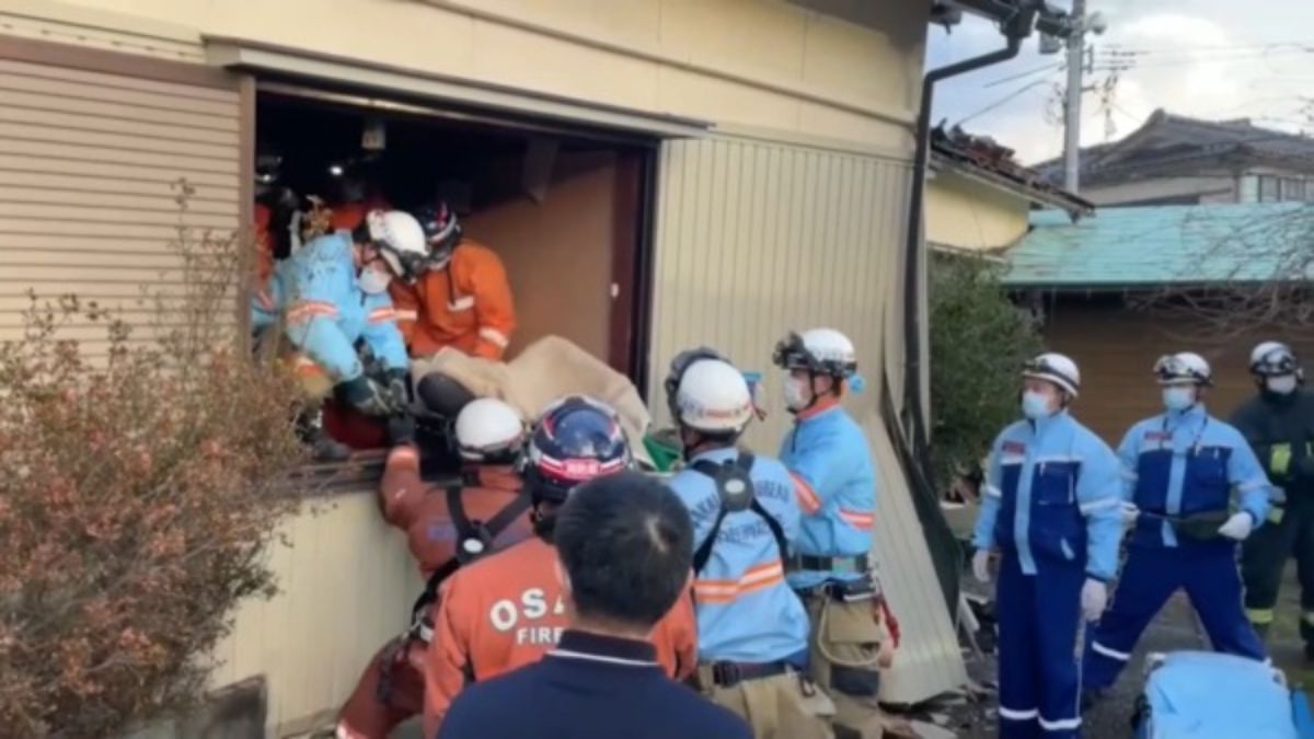Rescatan a una mujer de 90 años 124 horas después del terremoto en Japón