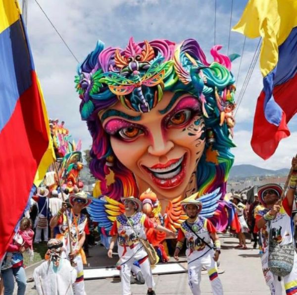 Color, música y alegría se vistió la ciudad de Pasto, por el carnaval de Blancos y Negros