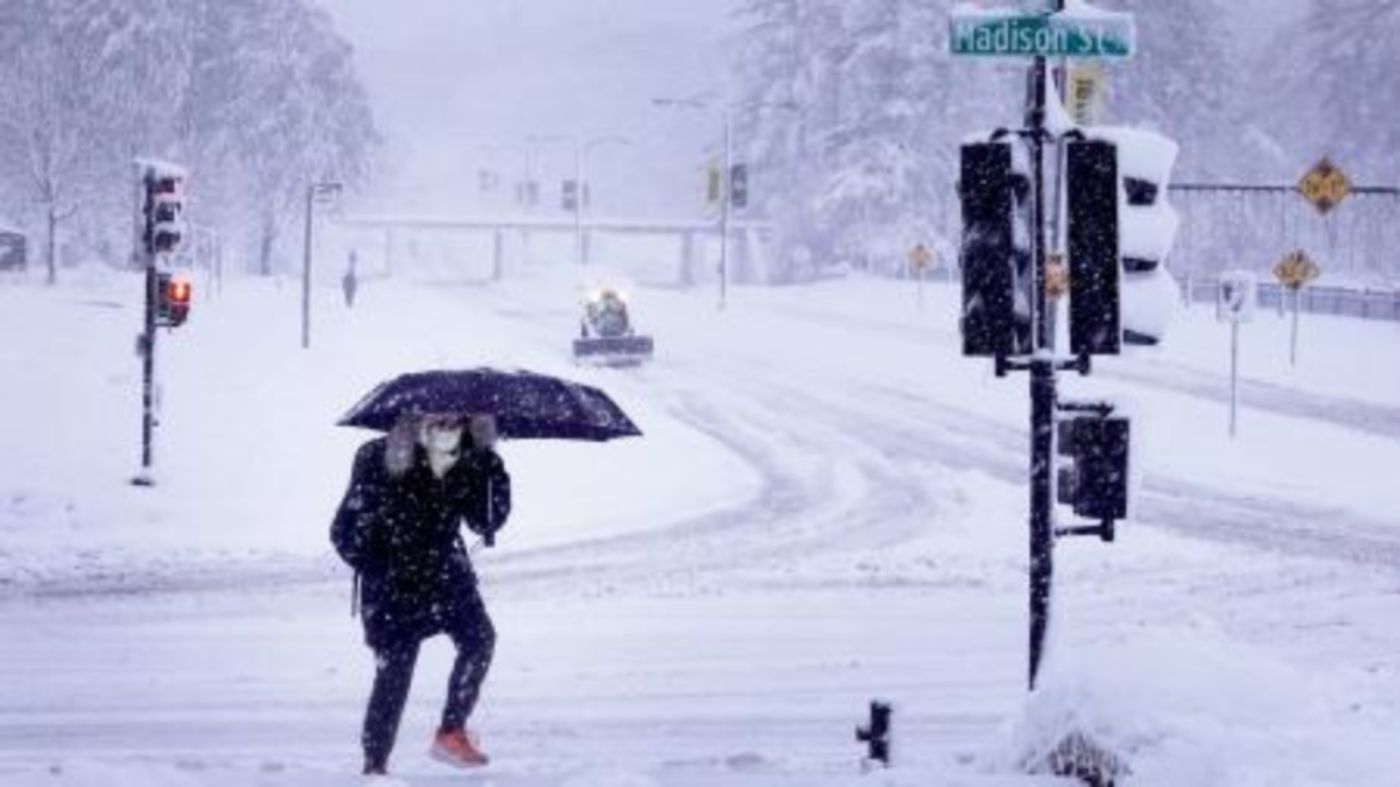 Al menos tres muertos y 130 mil hogares sin electricidad tras fuertes tormenta en California