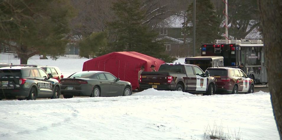 Mueren en tiroteo dos policías y un paramédico en Minnesota, EE.UU.