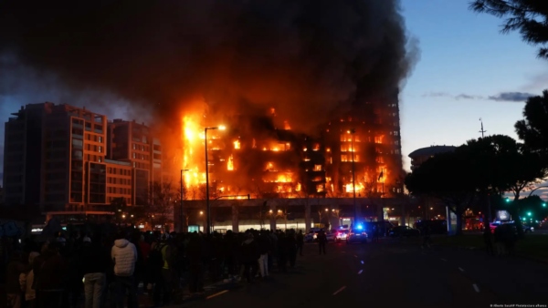 Quince muertos tras incendio en conjunto residencial en China