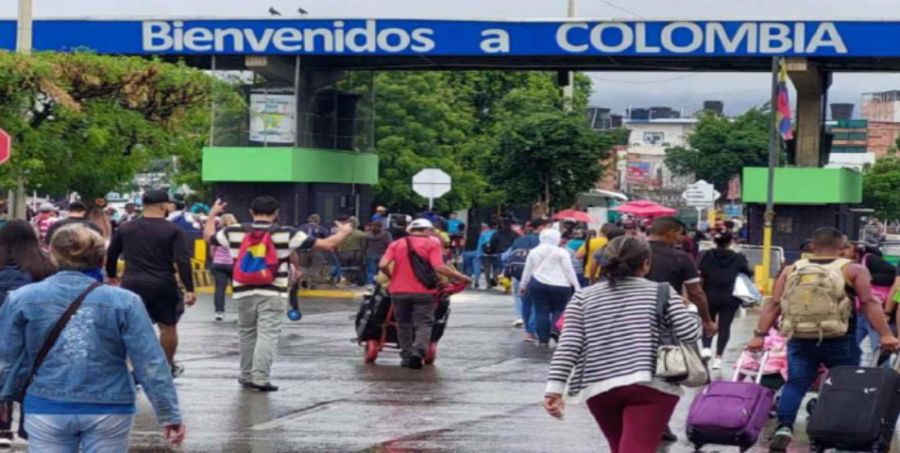 Venezuela amplia el horario del paso peatonal en la frontera con Colombia