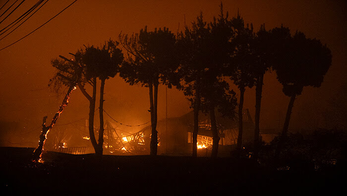 Chile decreta toque de queda e Valparaíso y Marga Marga por incendios forestales