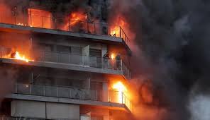 Un incendio fue reportado en un edificio de 14 pisos en Valencia, España