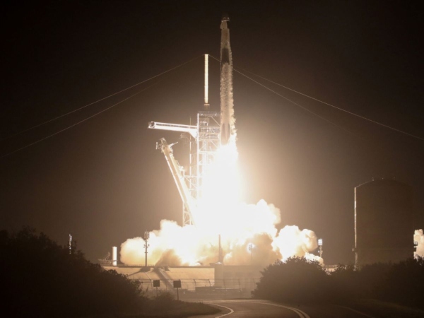 La octava misión comercial de la Nasa y Space X despegó este domingo