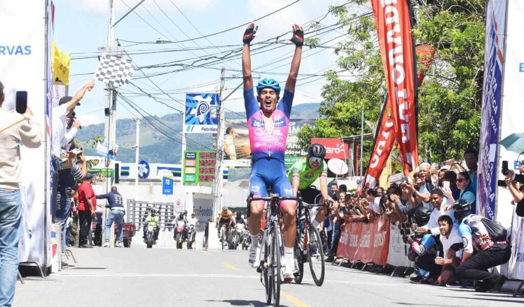 El venezolano José Castillo conquista vuelta ciclista en República Dominicana