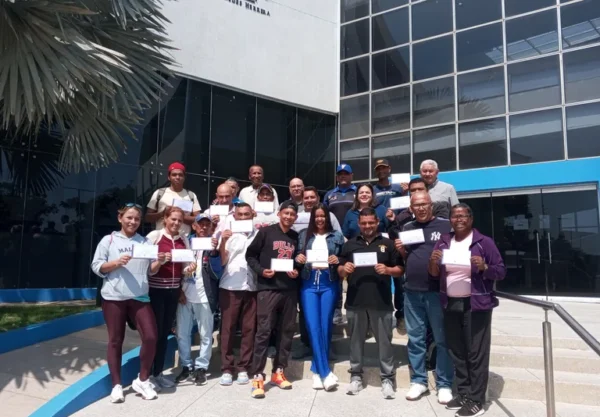 Entrenadores de voleibol culminaron con éxito el Taller de Formación ofrecido por el Irdez