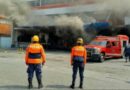 Autoridades trabajan para controlar incendio en la zona industrial de Los Ruices