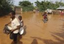 Aumenta a 71 los muertos tras desbordarse un río por las intensas lluvias en Kenia
