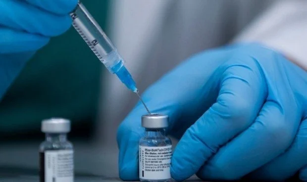 Cáncer de piel: desarrollan la primera vacuna de ARNm personalizada para tratar pacientes con melanoma