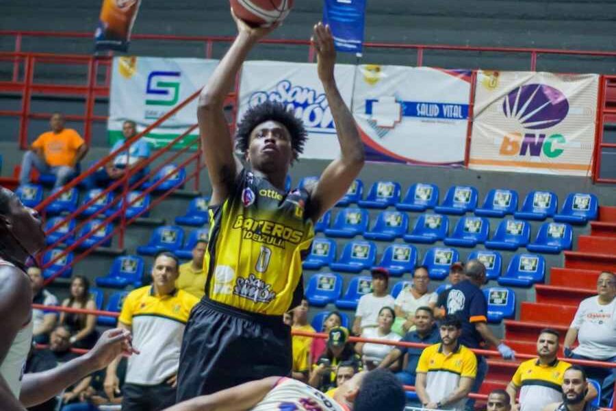 Gaiteros del Zulia triunfa 77-74 en casa ante Piratas de La Guaira