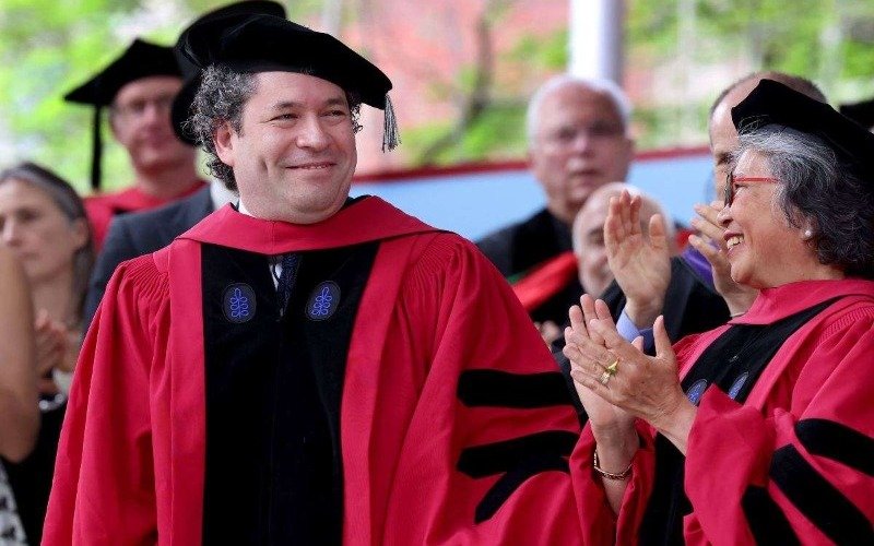 Gustavo Dudamel recibió título honorario de la Universidad de Harvard