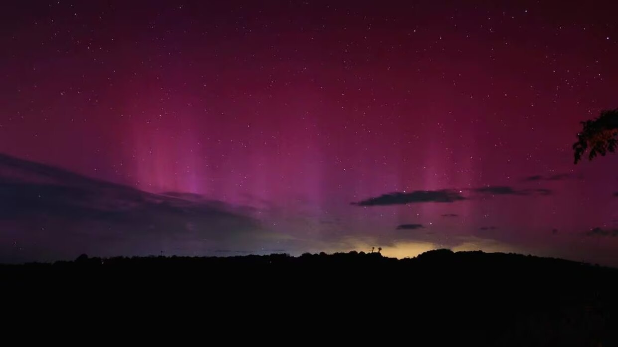 Condiciones geomagnéticas extremas continuarán el domingo con auroras boreales