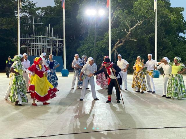 Danzas Típicas Maracaibo se lució en El Parque La Marina