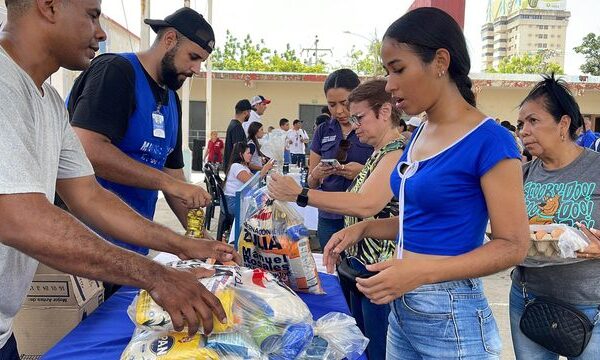 Gobernación del Zulia continúa desplegando Mercados Populares con productos subsidiados