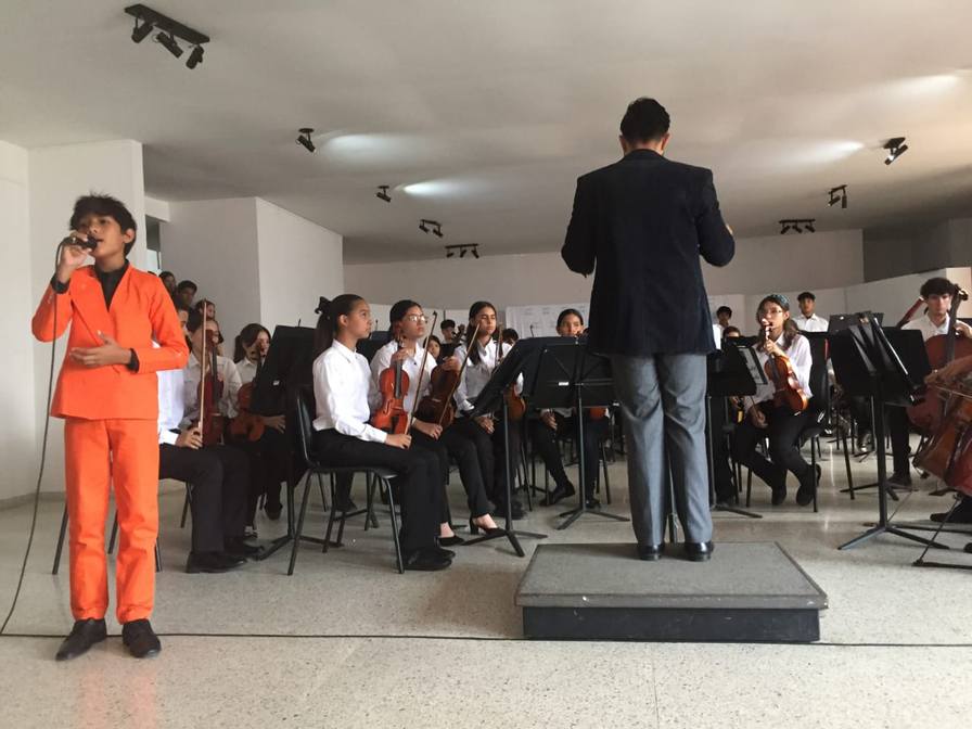 La Orquesta Sinfónica Infantil y el Coro Juvenil del Conservatorio de Música “José Luis Paz” ofrecieron concierto para las madres de
