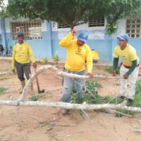 Se ejecuta operativo especial de limpieza en la Unidad Educativa Aida Barreto Spinetty